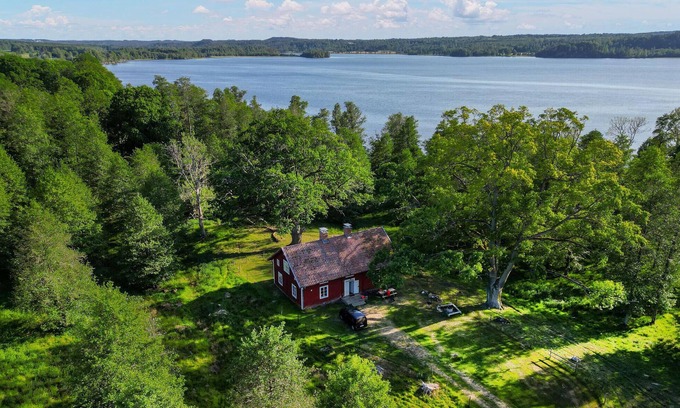 Tranas Municipality House | Gorgeous home in Tranås with kitchen