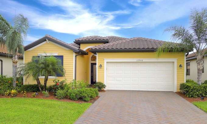 Gateway House | Gorgeous house for rent in Fort Myers, Florida. 4 beds, 3 baths. Great HOA.