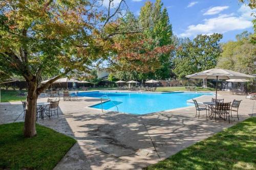 Napa Apartment | Gorgeous Napa Valley Getaway - Steps from Wineries