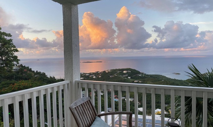 South Coast Apartment | Gorgeous Ocean Views; Near 3 Beaches; Pet-Friendly; Free Wifi, Parking, Laundry