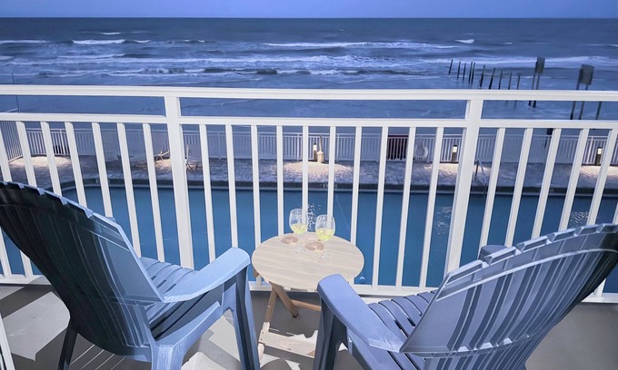 Davis Apartment | Gorgeous Oceanfront Coastal Bliss 1 BR Apartment with Private Balcony & Pool