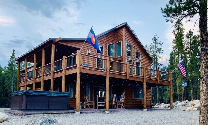 Valley of the Sun Cabin | Gorgeous Secluded Cabin; Hot Tub; Mtn Views Pike’s Peak on 5 acres; hiking trail
