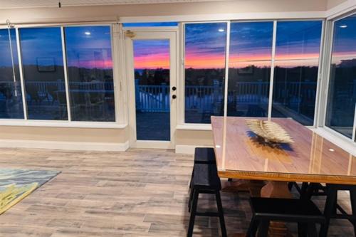 Spring Hill House | Gorgeous vacation home on the water with heated pool and sand!