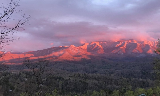 Gatlinburg - Pigeon Forge Cabin | Gorgeous View of Smoky Mountains from an oversized hottub - Unmatched view!