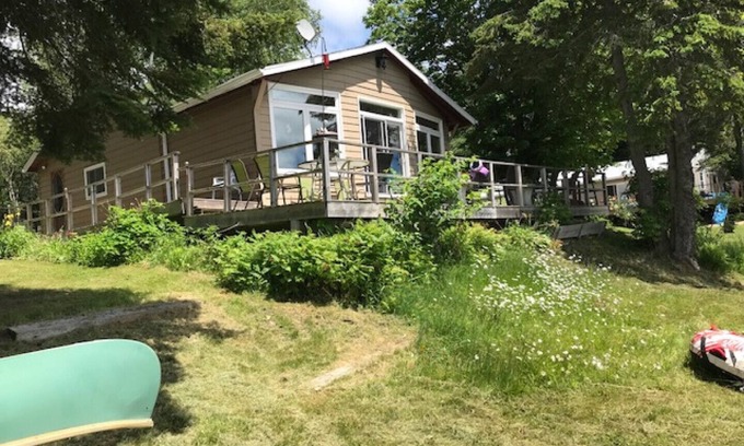 South River Cottage | gorgeous view, steps to lake, 2 canoes and paddle boat