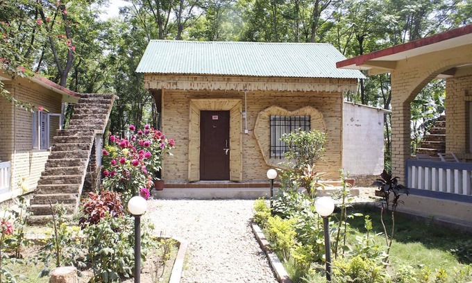 Sauraha Hotel | Gorkha Hamlet Resort