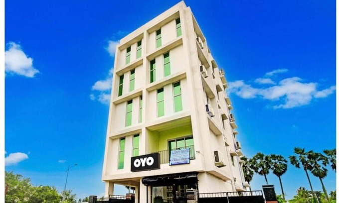 New Town Hotel | Goroomgo Green Oasis Inn Kolkata