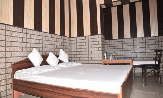 Didihat Hotel | Goroomgo Kaushalya Residency Uttarakhand