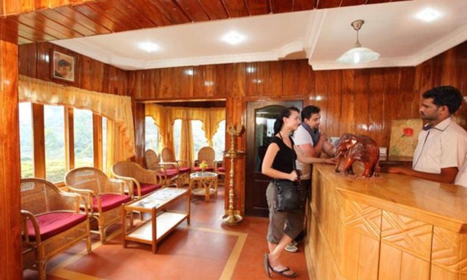 Moolakadai Hotel | Goroomgo Poopada Resort Kerala