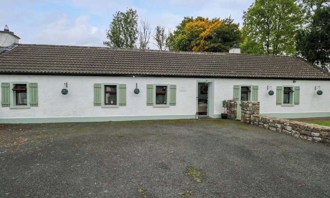 Jamestown Cottage | GORT FARM COTTAGE, family friendly, with open fire in Drumsna