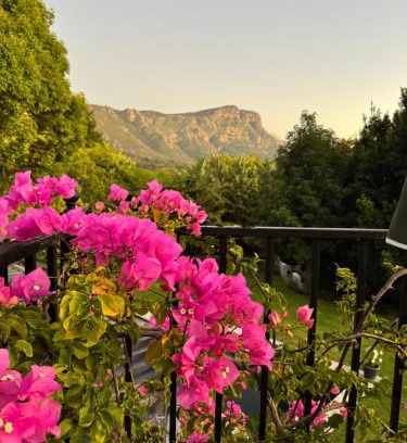 Constantia Apartment | GRACE COTTAGE Charming 2 Bed en-suite Cottage with Solar