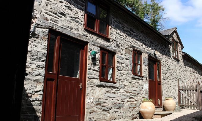 Pennant Melangell Cottage | GRAIG LAS THE BARN, pet friendly in Llanrhaeadr-Ym-Mochnant