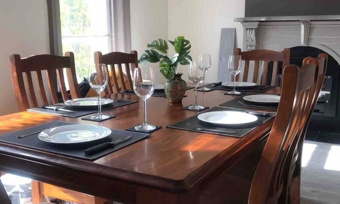 Stawell Apartment | Grampians Views Getaway★Heart of Stawell★CBD★Wifi★Netflix★Parking