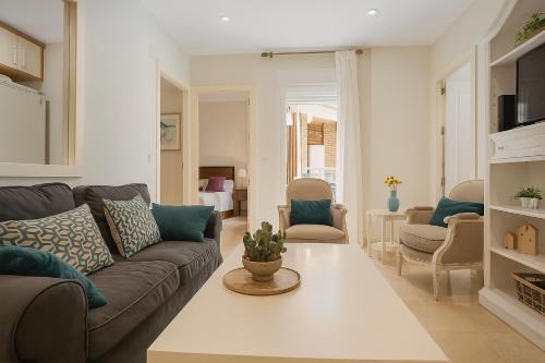 Centro Comercial Apartment | Gran Capitan Boulevard