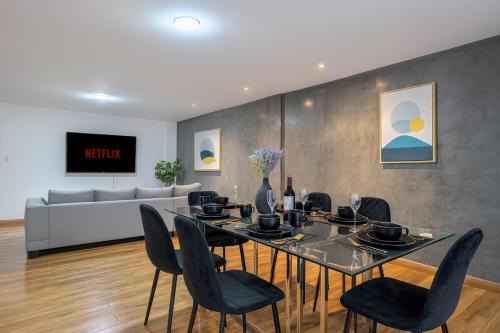 Cuenca Apartment | Gran Esmeralda Space View and Style 2 Garage