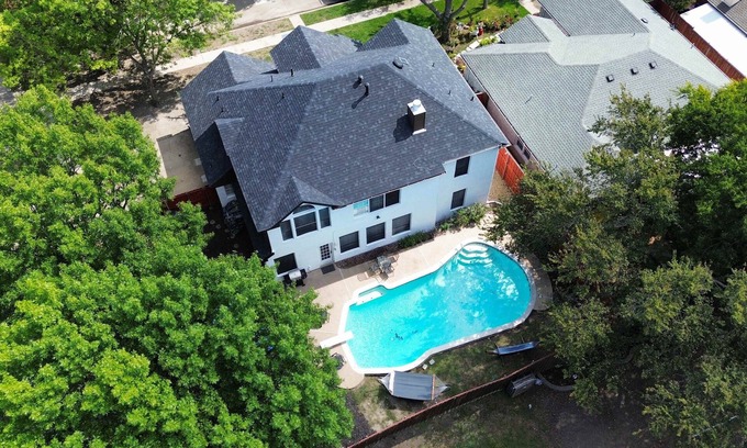 Grand Prairie House | Grand 6BR/2.5B Home with Pool, Grill & Game Room