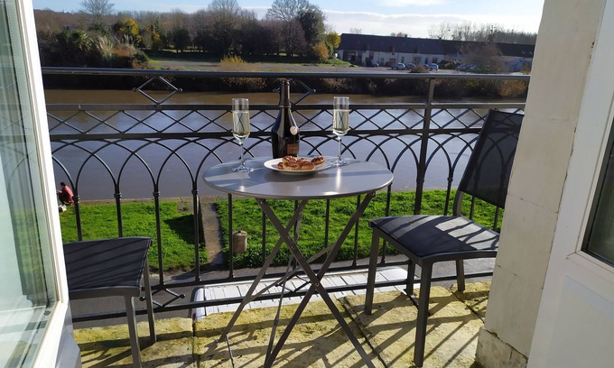 Redon Apartment | Grand Appartement de Charme sur la Rivière