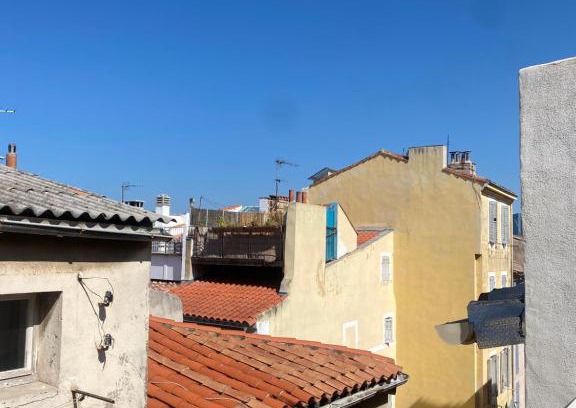 Quartier du Panier Apartment | Grand appartement duplex confortable avec terrasse cosy