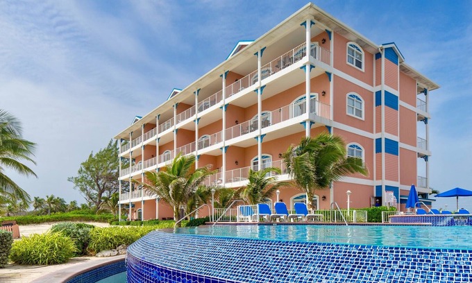 East End Resort | Grand Cayman, Morritts Grand Penthouse Suite - Panoramic Ocean Front View.