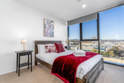 Phillip Apartment | Grand Central Towers Apt Resort-Style Amenities