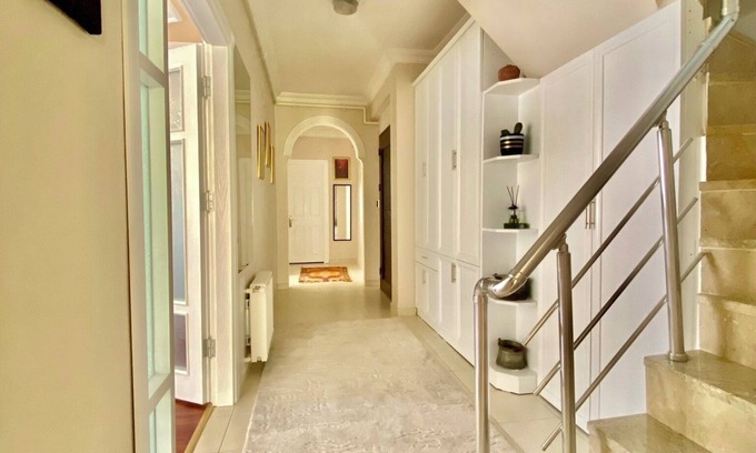 Konyaalti Apartment | Grand, Deluxe Pvt Room with Workspace & En-Suite, near Konyaaltı Beach