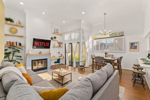 Pacific Beach House | Grand Desire - Vibrant - Luxury - Beachside treat