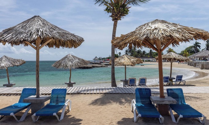 Runaway Bay Hotel | Grand Muthu Runaway Bay Club Caribbean