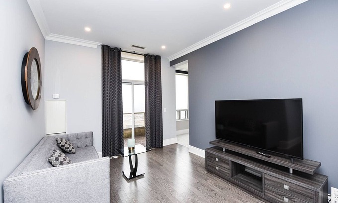 Downtown Mississauga Apartment | Grand Penthouse - 2BR & 2BTH Walk-in distance to Square One Mall