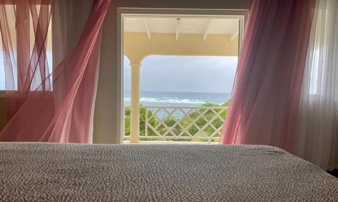 Marley Vale House | 'GRAND RIVEIRE' Private Room with Ocean View
