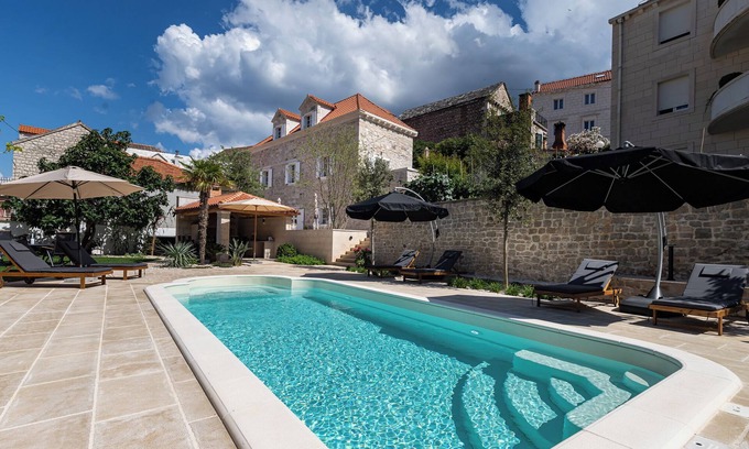 Pucisca Villa | Grand Stone Casa Ciccarelli by Irundo