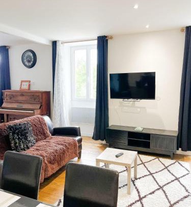 Gien-sur-Cure Apartment | Grand studio spacieux