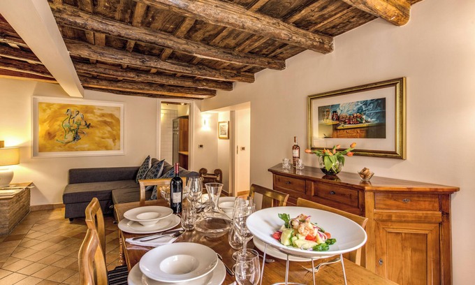 Rione VII Regola Apartment | Grand Suite Ricci, traditional luxury in the heart of the historic centre!