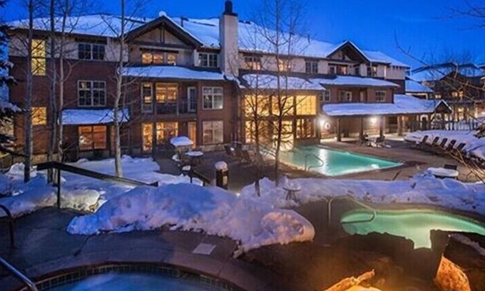 Four O'Clock Cabin | Grand Timber Cozy lodge with 1 bedroom, sleeps 4 in lovely Breckenridge Colorado