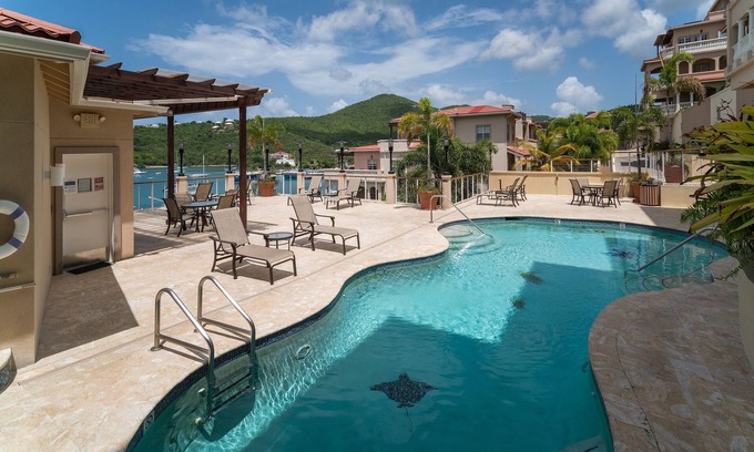 Estate Enighed Condo | Grande Bay~RENOVATED~Parking Spot~Walk to Restaurants and beaches