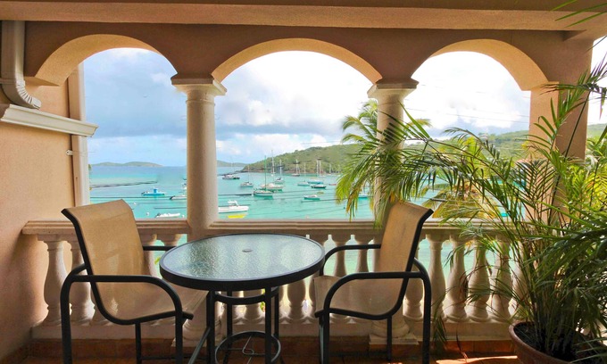 Estate Enighed Apartment | Grande Bay, SURFSIDE Beachfront studio, WIFI, Great Views