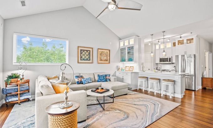 Lake Ozark Condo | Grande Luxxe @ Bagnell Dam: 3 Bdrm spacious condo!