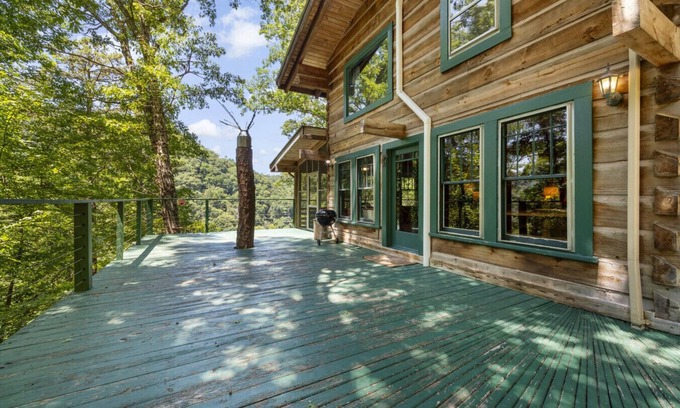 Marshall Cabin | Grandpa Dans Cabin Mtn River view 34-acre retreat