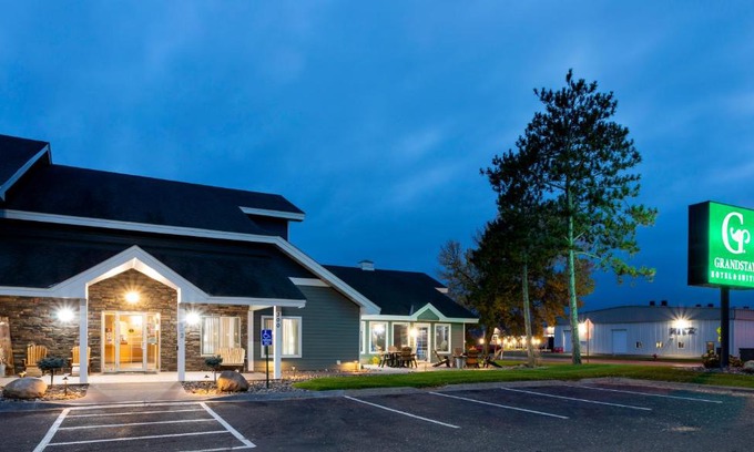 Cambridge Hotel | GrandStay Hotel & Suites