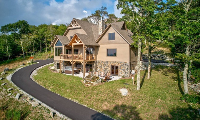 Sugar Mountain House | Grandview Pointe - Luxury on Sugar, hot tub, game room