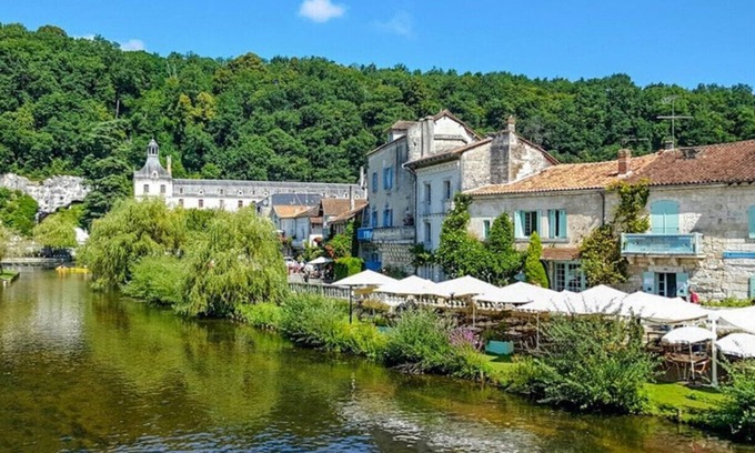 Vieux-Mareuil House | Grange Entièrement Rénovée - Piscine - Climatisée- au Cœur du Périgord Vert