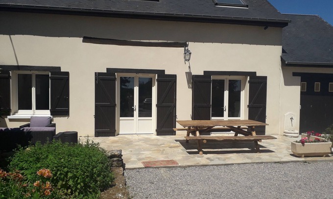 Teille House | Grange Réhabilitée en une Charmante Maison en Pleine Campagne Avec vue Dégagée!