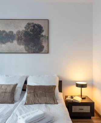 Fabryczna Apartment | Graniczna Apartment Garden Suite - ProperUNIT