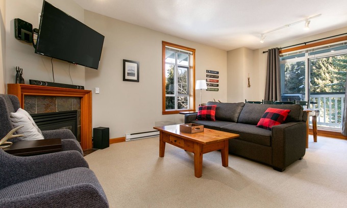 Village North House | GraniteCourt402: 1 bedroom in prime Village North location. Walk to Everything!