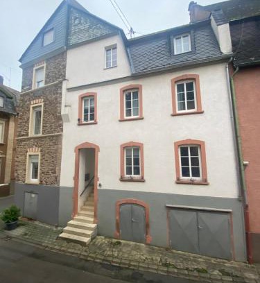 Zell House | Grape Escape Zell