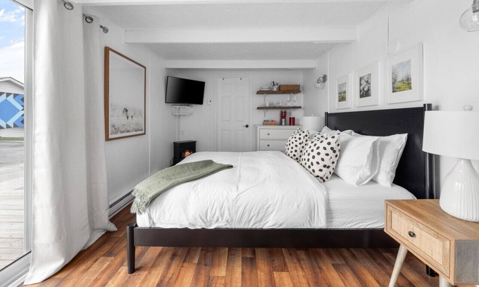 Wellington House | Grapevine Cottage at The Birch