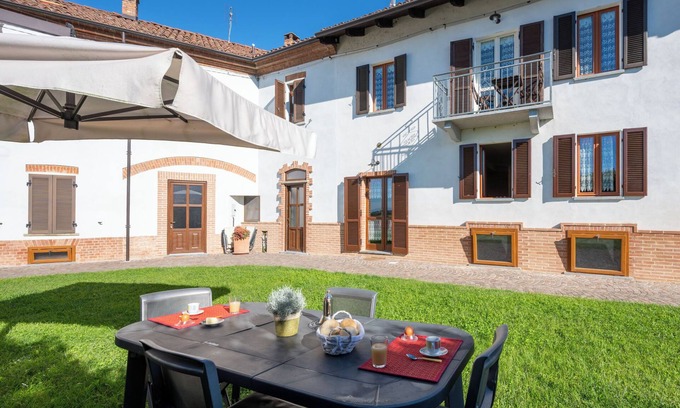 Cossombrato House | Grappolo + Margherita by Interhome