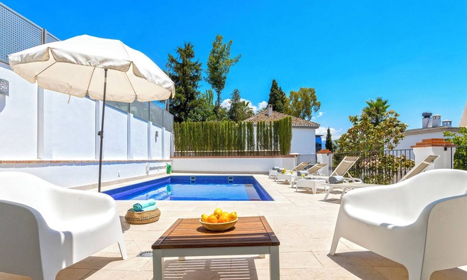 Genil Apartment | Great Apartment with Garden and Pool. San Ignacio II