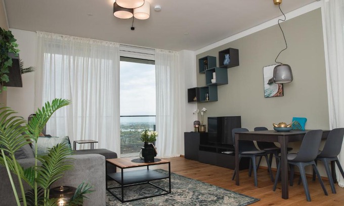 Erdberg Apartment | Great apartment with view and heated rooftop Pool