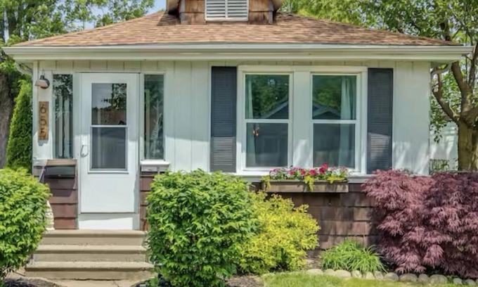 Ferndale House | Great for families, 2 full bathrooms. Walkable to Downtown Ferndale.