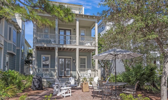 Alys Beach House | Great Location - 4 Bikes - Recently Renovated - `Coconut Cottage`